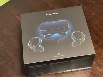 *Works Great* - Oculus Rift S PC-Powered VR Gaming Headset + Original Boxes