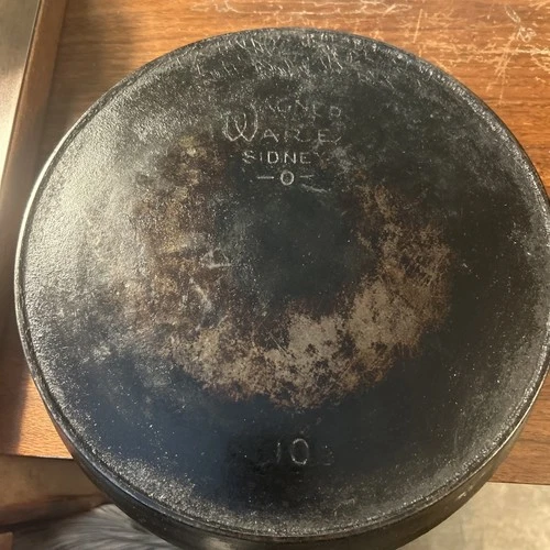 Wagner Ware Sidney O No 10 Cast Iron Skillet with spouts Sits Flat