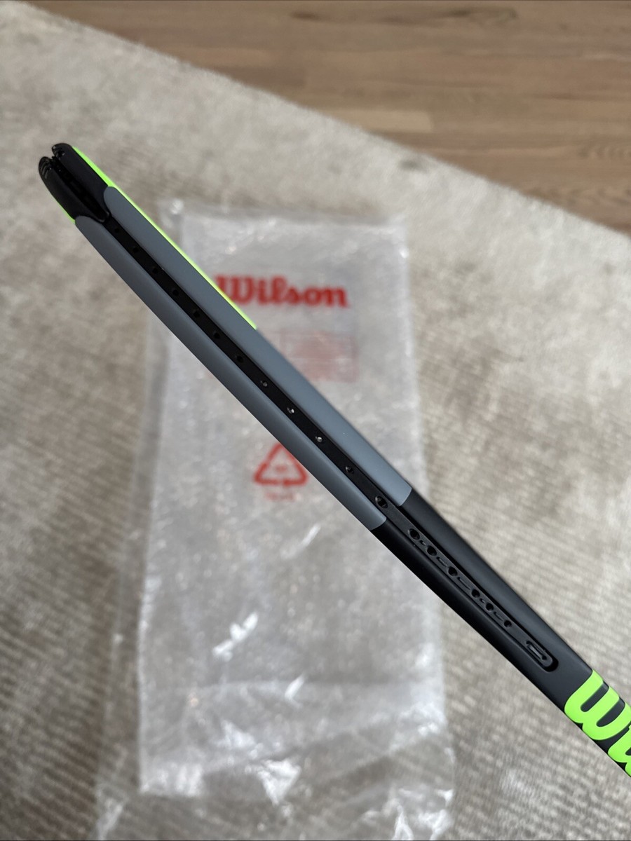 Wilson Pro Stock Blade 98 V7.0 (18X20) Matte Grip Size 4 1/4(L2