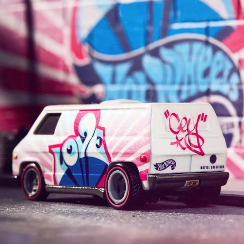 2022 Hot Wheels COLLECTORS RLC Exclusive Cey Adams Hot Wheels 70’s LOVE Van Moc! - Picture 3 of 4