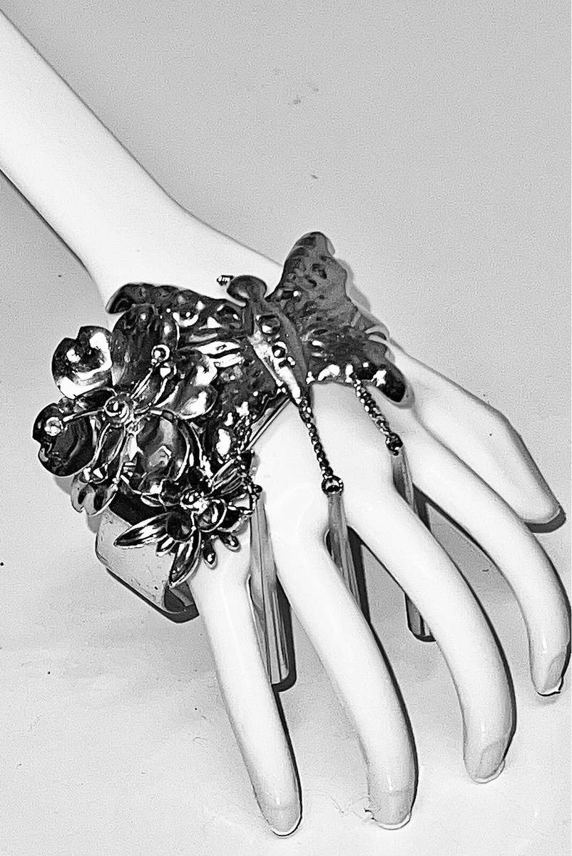 CHRISTIAN DIOR F/W 2003 Chinese Butterfly Chime Set JOHN CHRISTIAN DIOR F/W 2003 Chinese Butterfly Chime Set JOHN
