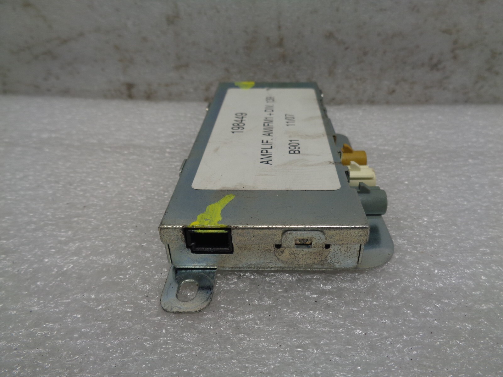 2005-2008 Maserati Quattroporte M139 Radio Antenna Amplifier OEM AK221013