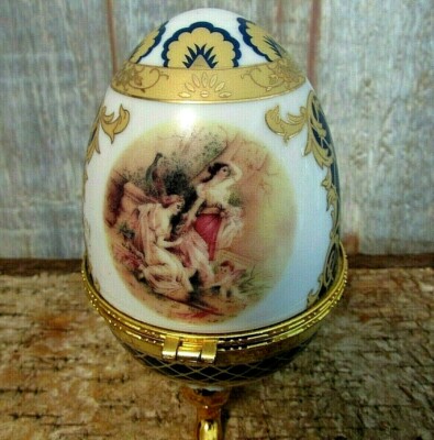 Vecceli Italy VTG Renaissance Porcelain Egg Footed Gilded Hinged Trinket Box