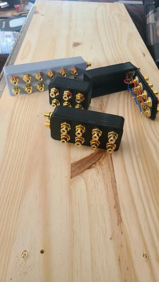 RCA distribution block 1-4 rca splitter - Image 2 of 4