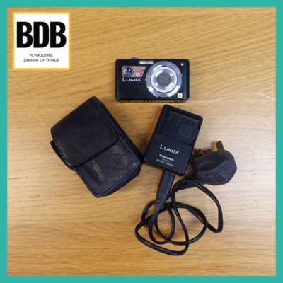 Panasonic LUMIX DMC-FS6 Compact Digital Camera Black with Case