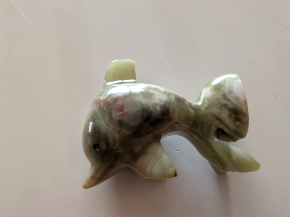 2 Delphine einer aus Glas Blau u. 1 kleiner Delphin aus Marmor grünlich DEKO - Bild 4 von 4