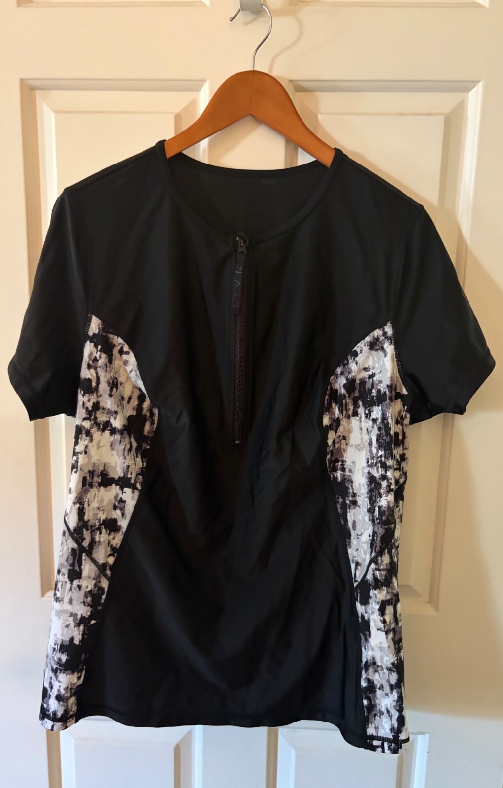 Livi Active Swim Rash Gaurd Top Size 22/24 Swimwear Half Zip White Gray Black