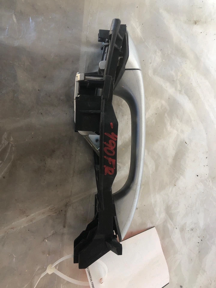 Manija de puerta delantera exterior lado derecho del pasajero Mercedes Benz CLK 320 2003-2009 Foto 3 de 4