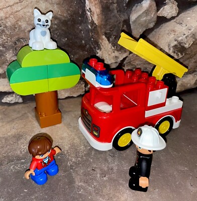 Lego DUPLO 10901 Fire Truck W/Lights & Sound Boy Cat in a Tree 100%