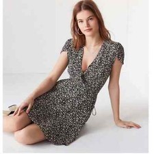 Rollas & Urban Outfitters Dancer Mini Floral Wrap Dress Small
