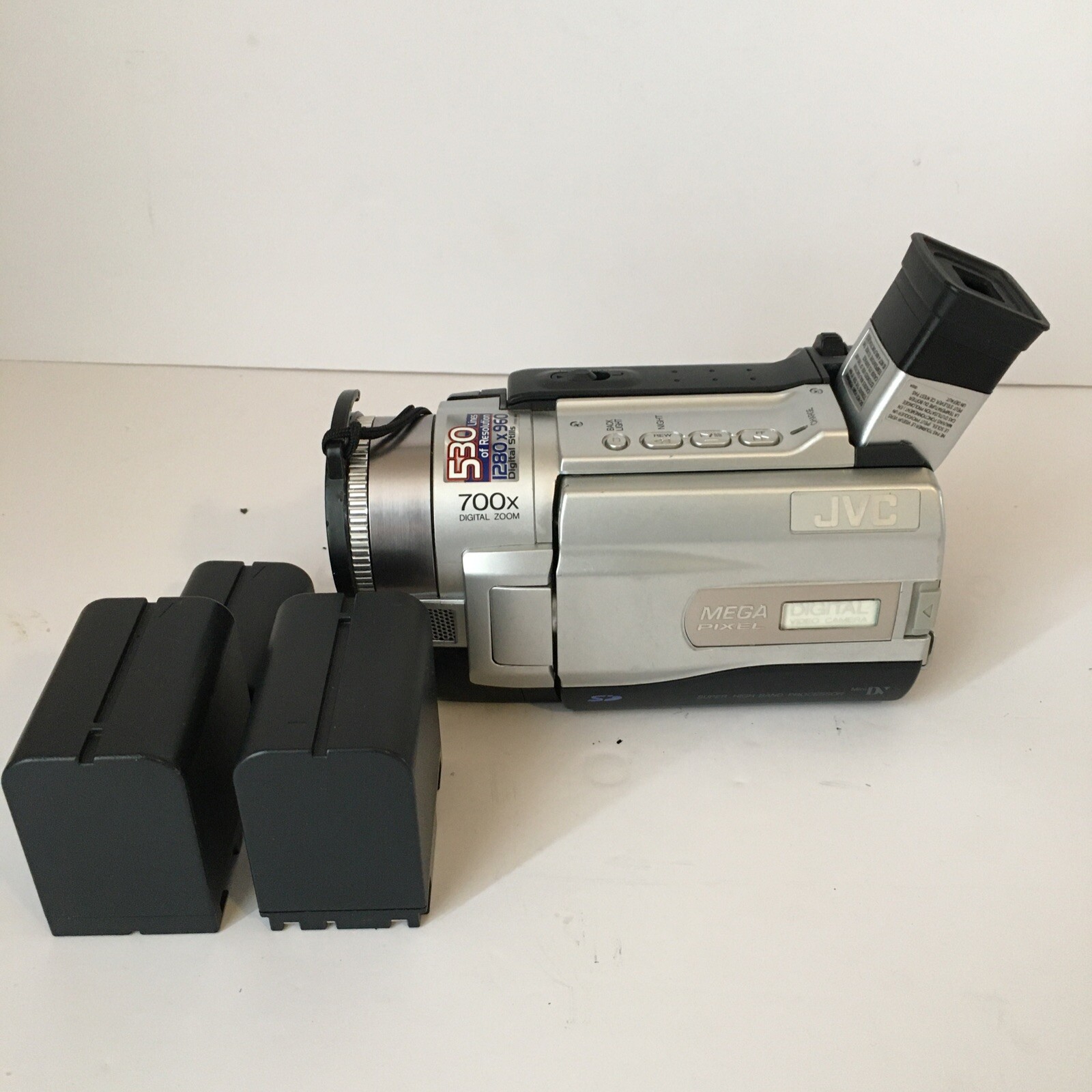 JVC Mini DV Camcorder GRDVL820U With 3 Batteries, No Charger, Tested