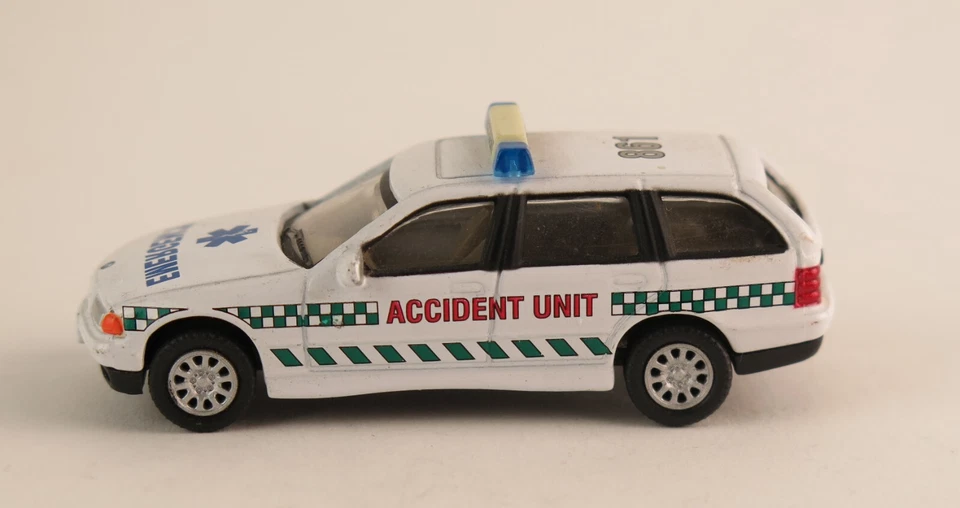 Hongwell 1:72 scale BMW 325i Touring Accident Response A/F — 第 3/4 张图片