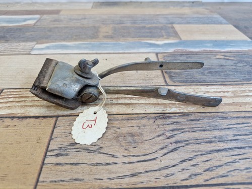 Vintage Manual Hair Clipper Barber Tool, Classic Hand Operated Grooming Trimmer