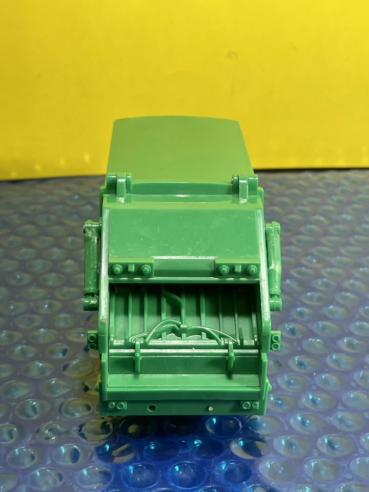 Long Haul Trucker Peterbilt Model 335 Garbage Trash Truck 1:43 Scale NewRay - Image 2 of 4