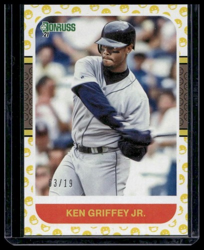 Ken Griffey Jr. [Mask Emoji] #235 2021 Panini Donruss card