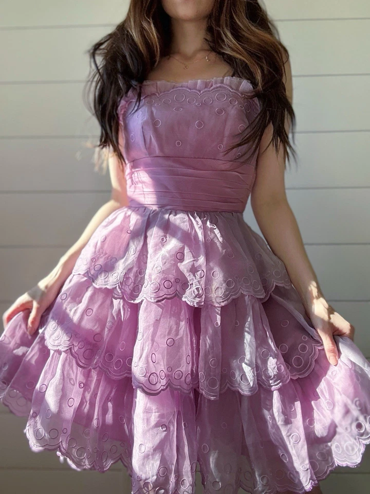 Vestido de noche Betsey Johnson taza de té con volantes de encaje lila vintage talla 4  Foto 3 de 4