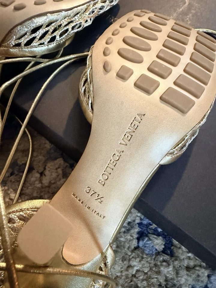 NUEVA Sandalia Bottega Veneta Elastizada Tobillo Punta Cuadrada Dorada 36EU 6 651388V1BT1 Foto 2 de 4