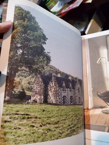 Magazine KINFOLK Fall 2021 Mediterranean Narratives from a Storied Sea - Picture 2 of 8