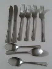 Lot Of 9 Rogers Stainless 4 Dinner Forks 3 Teaspoon 2 Knives
