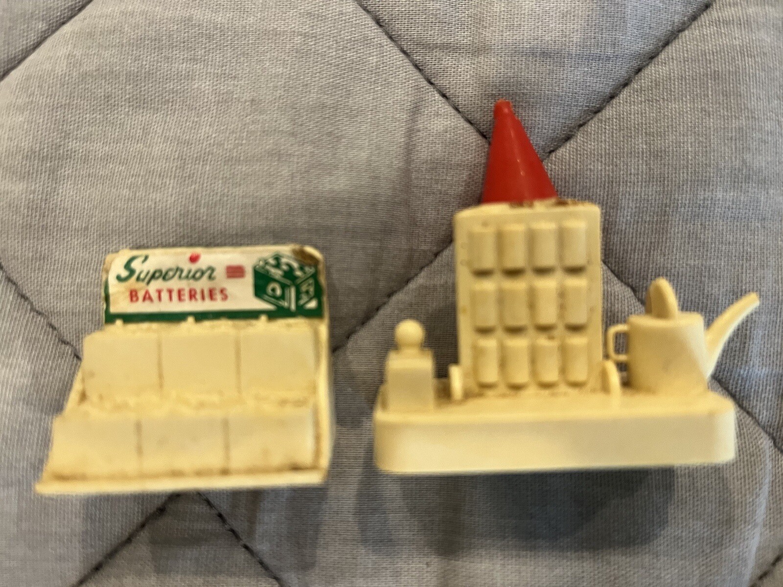 Vintage Marx Gas/Service Station Accessories Gas Pumps Batteries Air