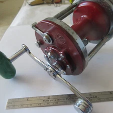 FISHING REEL PENN  JIG-MASTER 500  WITH ROD CLAMP  SMOOTH RUNNING SOME SALT RASH