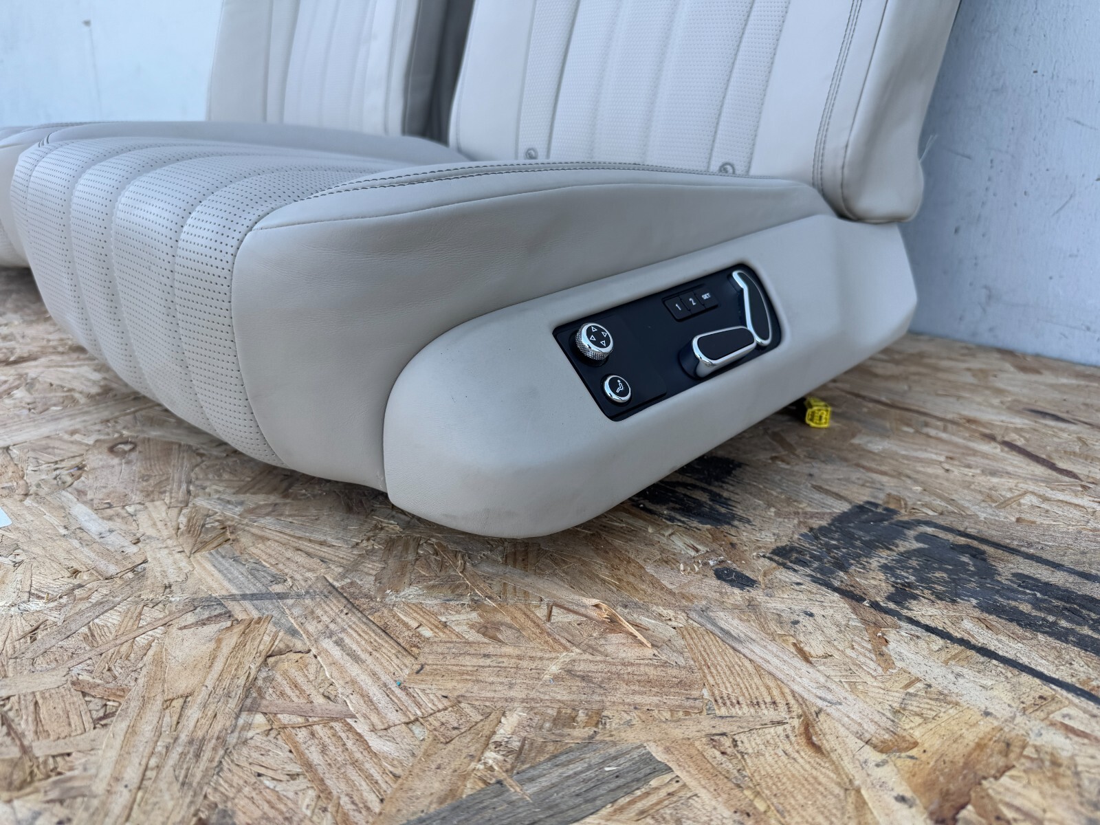 REAR LEFT RIGHT SEAT SEATS TAN CHIAR BENTLEY FLYING SPUR OEM (2013-2018)