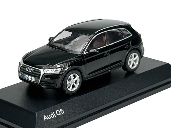 Dealer Model Audi Q5 Myth Black 1:43 Die Cast Metal Model New In Box-image