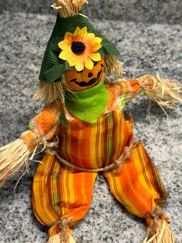 PAIR OF HALLOWEEN DECOR LOT - INCLUDES BEAR AND STRAW SCARECROW - PUMPKIN BEAR - Picture 12 of 16