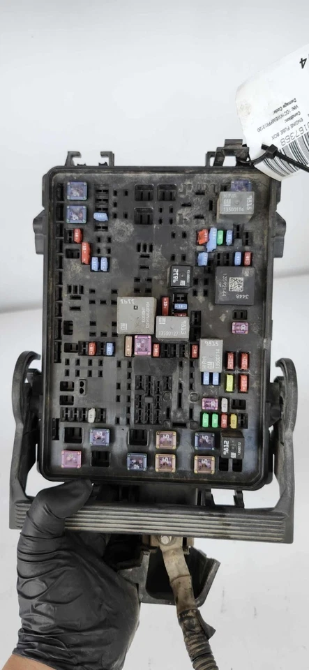 2015-2019 GMC Sierra 2500 3500 Pickup Engine Fuse Box OEM - Изображение 3 из 4