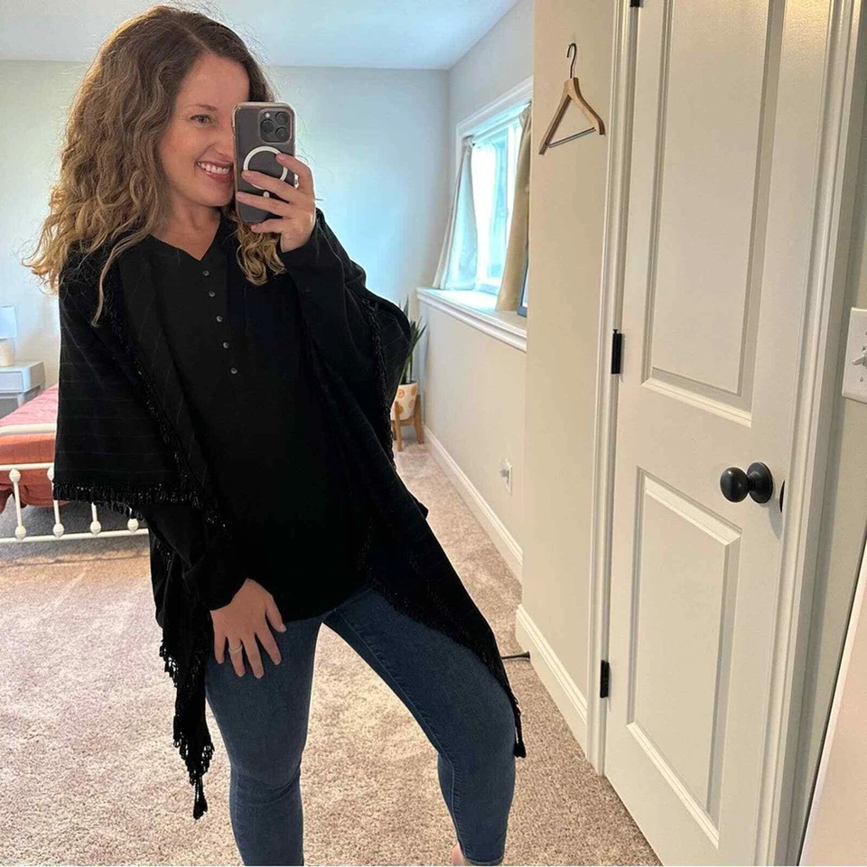 Bufanda chal con flecos a rayas de lana negra con cuentas Foto 2 de 4