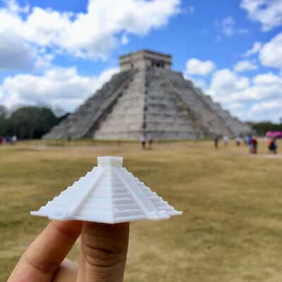 El Castillo, Kukulcan Pyramid - Mexico - Scaled 100% Accurate Model Diorama