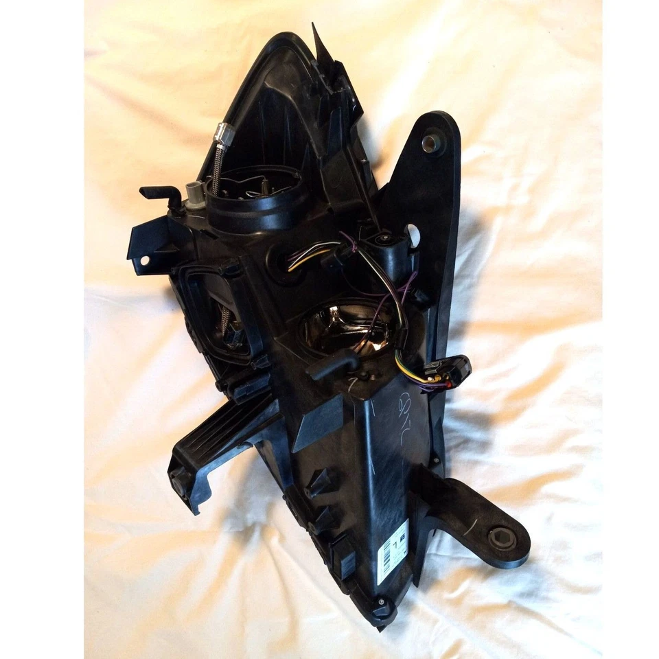 Faro HID lado izquierdo Saturn Outlook 2007-2010 OEM NECESITA ALGUNAS PIEZAS Foto 4 de 4