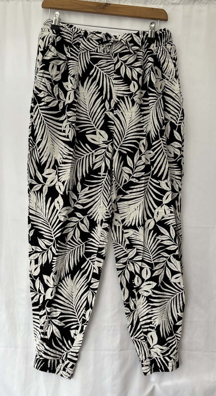 New Look Black Leaf Print Trousers Size 12 Viscose Elastic Waist W30 L24