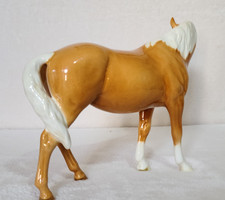 Beswick Mare Head Down Facing Left in Palomino Gloss Horse Figurine No. 976