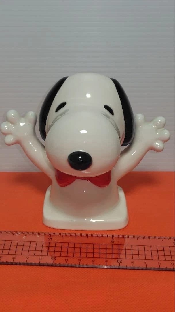 Vintage UFS Japan Ceramic Peanuts Snoopy Laying On A Hamburger Piggy