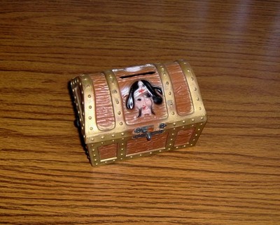 VINTAGE - 1970's - PLASTIC ''PIRATE TREASURE CHEST'' BANK - E.J. KAHN (???) - C7