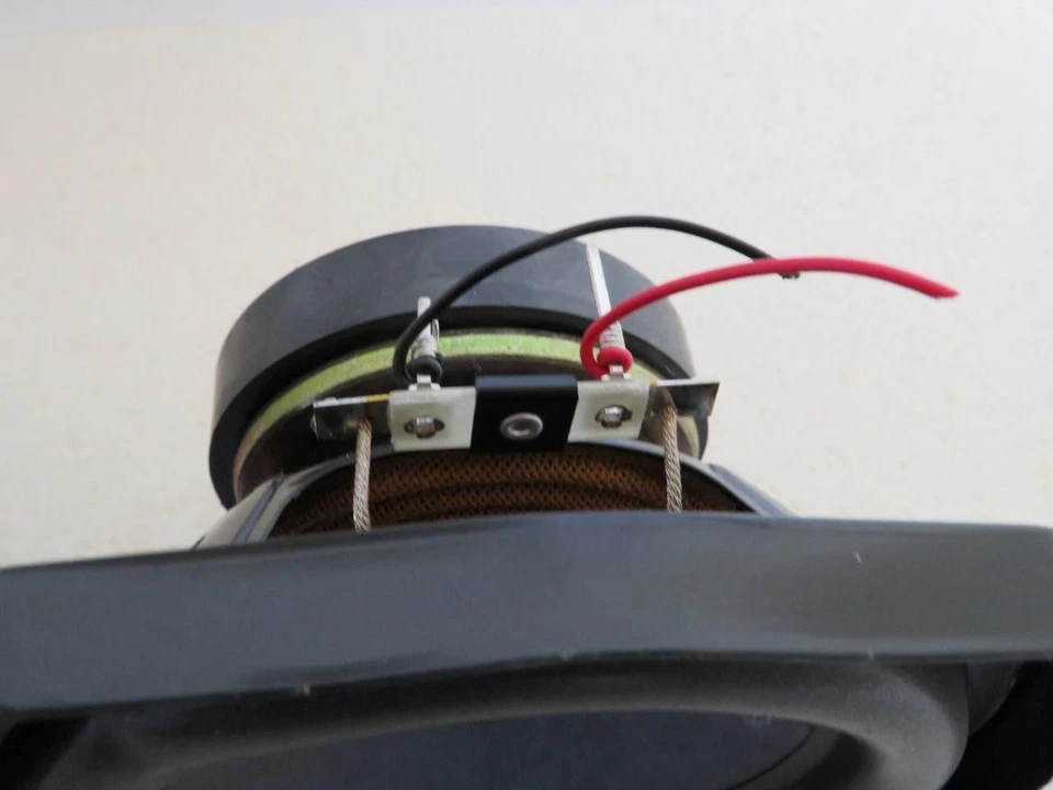 Bose Acoustimass 10 III Subwoofer Speakers (set of 2) model 260772 - image 4 of 4