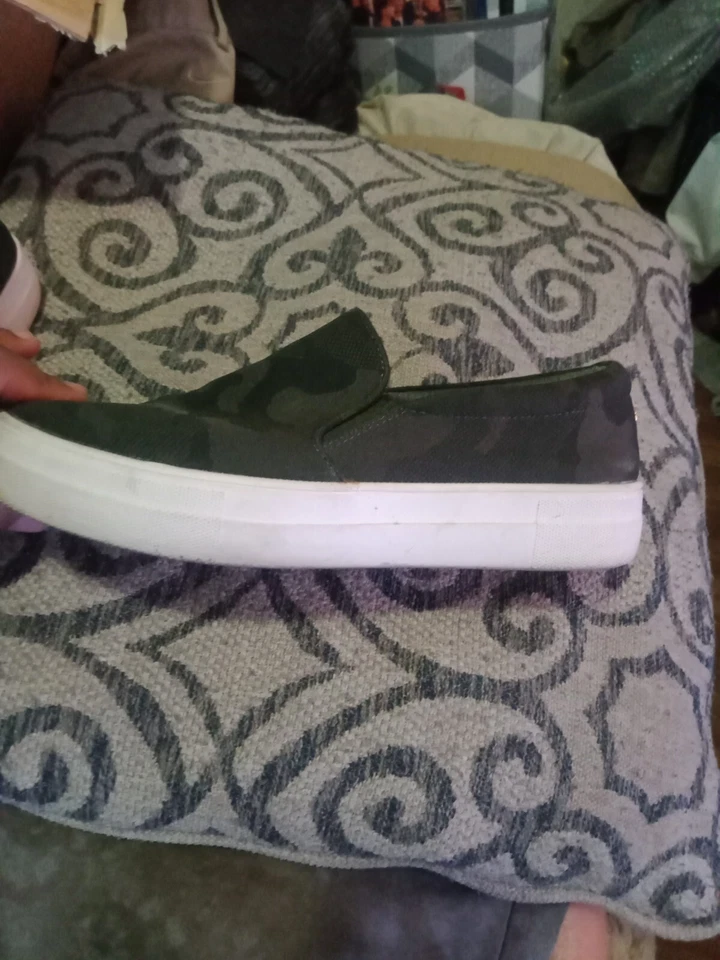 Tênis Steve Madden Feminino 9M Preto Cinza Camuflado Sapatos Gills Slip On B18 - Imagem 4 de 4