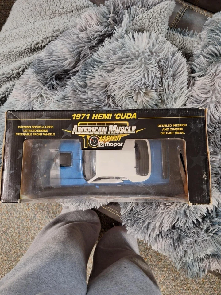 Escala 1:18 RC Ertl American Muscle #33009 Die-Cast 1971 Hemi 'Cuda - Azul/Blanco Foto 2 de 4