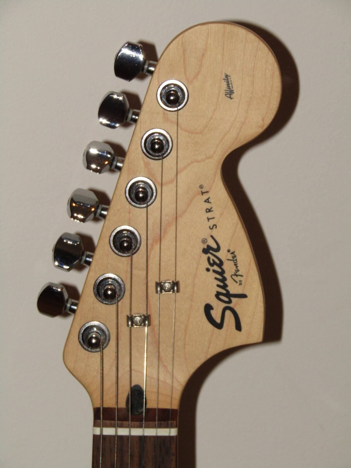 FENDER SQUIER AFFINITY STRATOCASTER SINGLE COIL LOADED PICKGUARD GUITAR