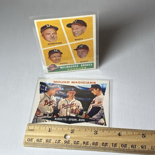 1960 Topps #230 Mound Magicians Baseball Card Spahn Milwaukee Braves Coaches, 2 - Picture 7 of 8