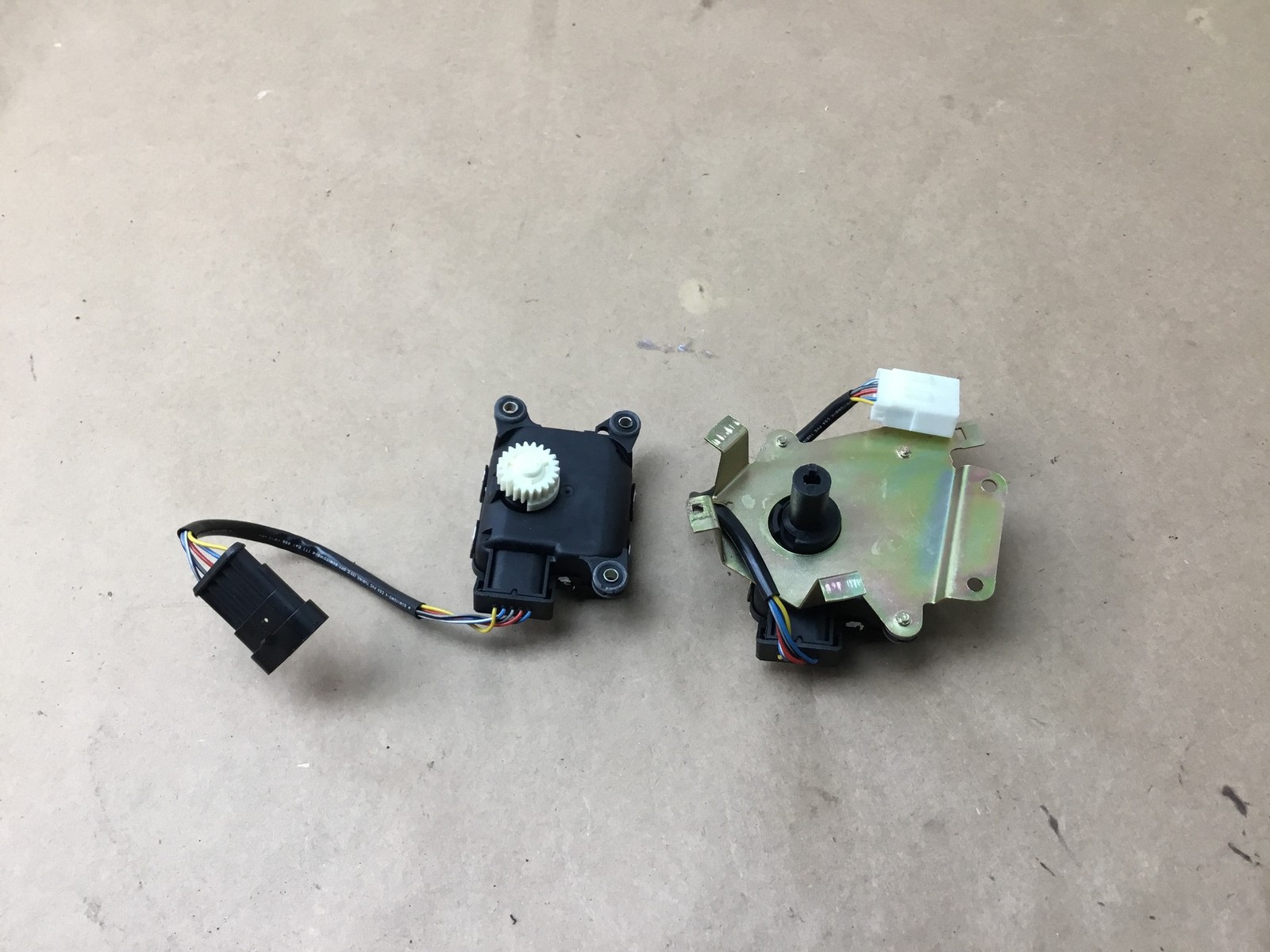 Maserati Coupe GT 2003 AC A/C Heater Vent Flap Actuator Set Pair 2 PCS 02-06 ;:Y
