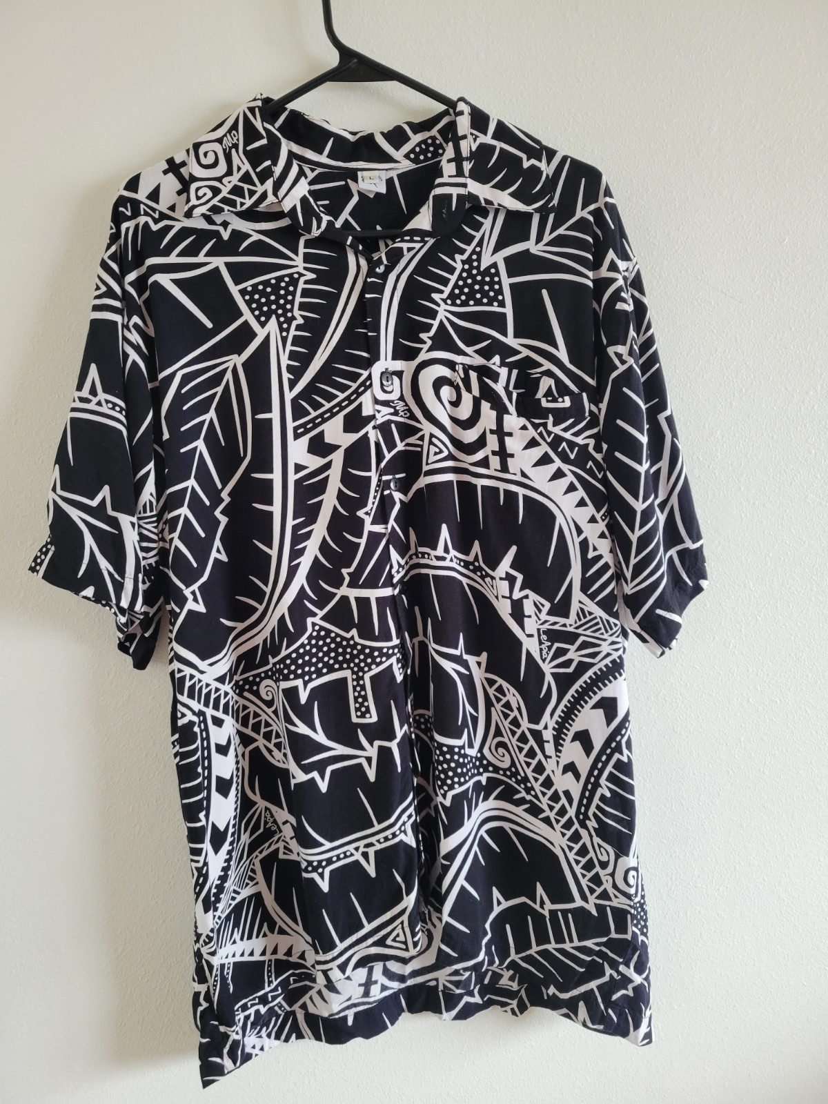 MISSING POLYNESIA Black & White Button Hawaiian A… - image 1