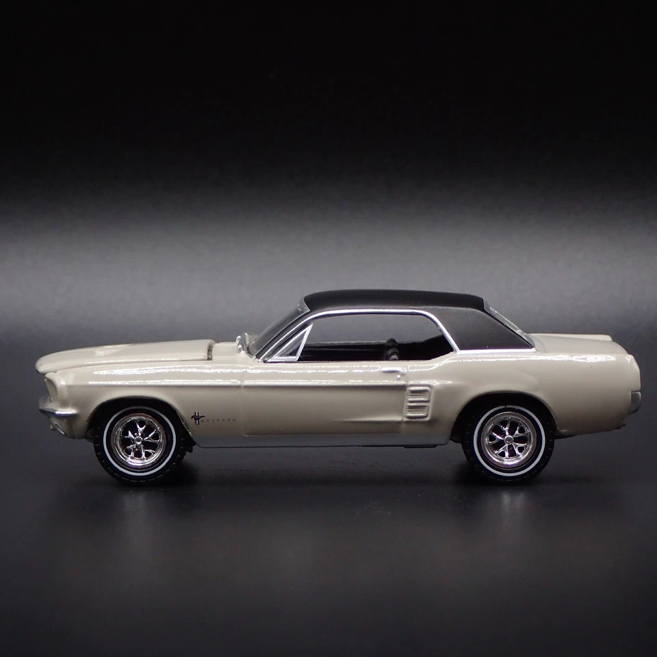 1967 67 FORD MUSTANG COUPE RARE 1:64 SCALE COLLECTIBLE DIORAMA DIECAST MODEL CAR - Image 2 of 4