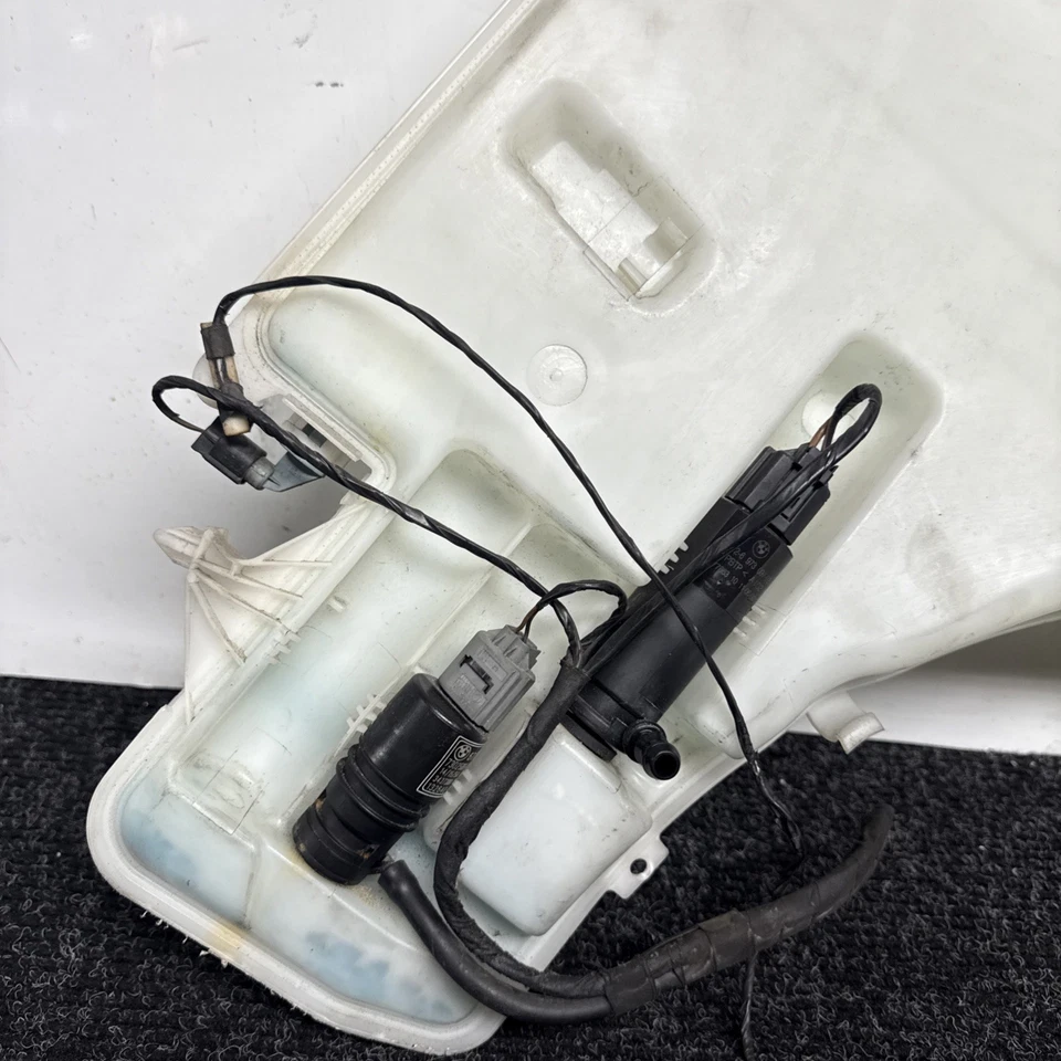 ☑️ 08-13 BMW 128i 135i E82 E88 Windshield Washer Reservoir Tank Coupe Sedan OEM - Image 2 of 4