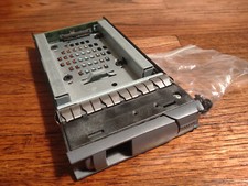 NetApp HDD Rahmen Tray 3.5 2.5 111-00734 C0 DS4243 DS4246 Interposer SATA SAS