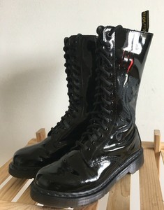 dr martens verniz