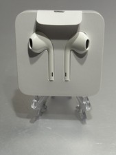 APPLE Wired Earbuds with Lightning Connector