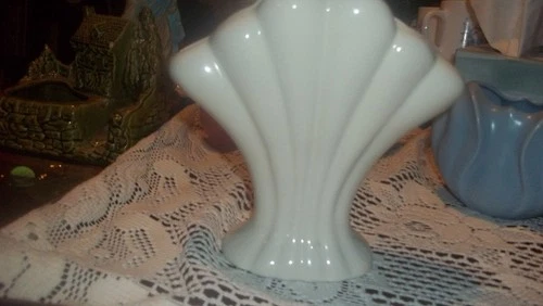 Vintage Red Wing pottery USA fan vase