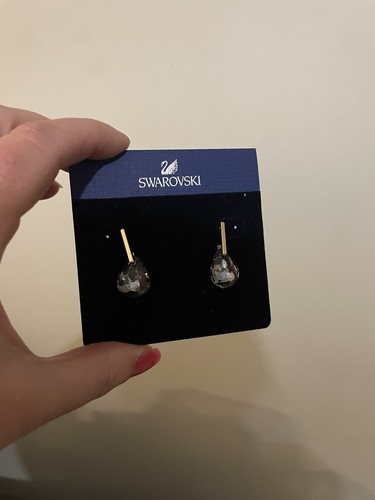 Swarovski T Bar Small Pendant Earrings Dark Grey Crystal On Gold Tone Brand New - Picture 4 of 12